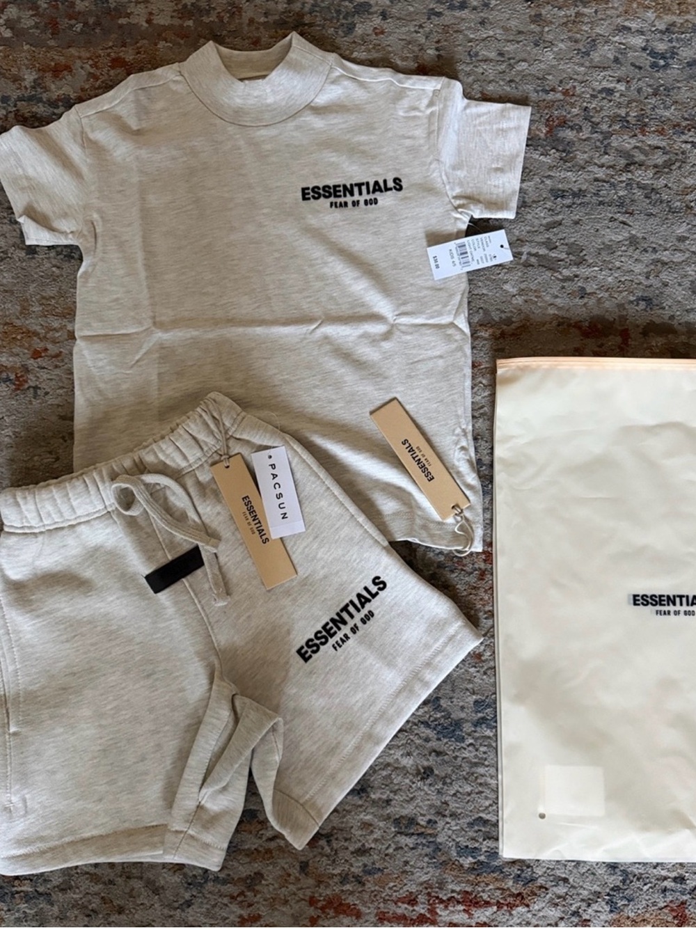 Kids Essentials Fear of god Short Set - T-Shirt & Shorts size 4/5